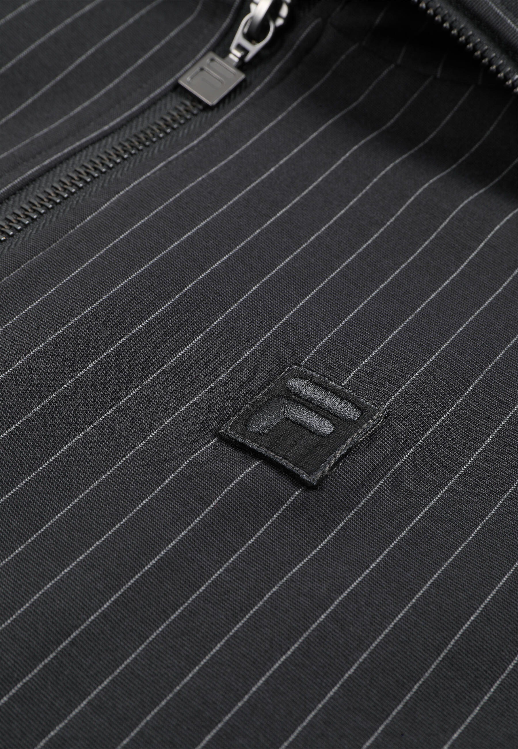 FILA Apparel BELLARIVA Relaxed-Jacke mit Nadelstreifen und hohem Kragen 7/7