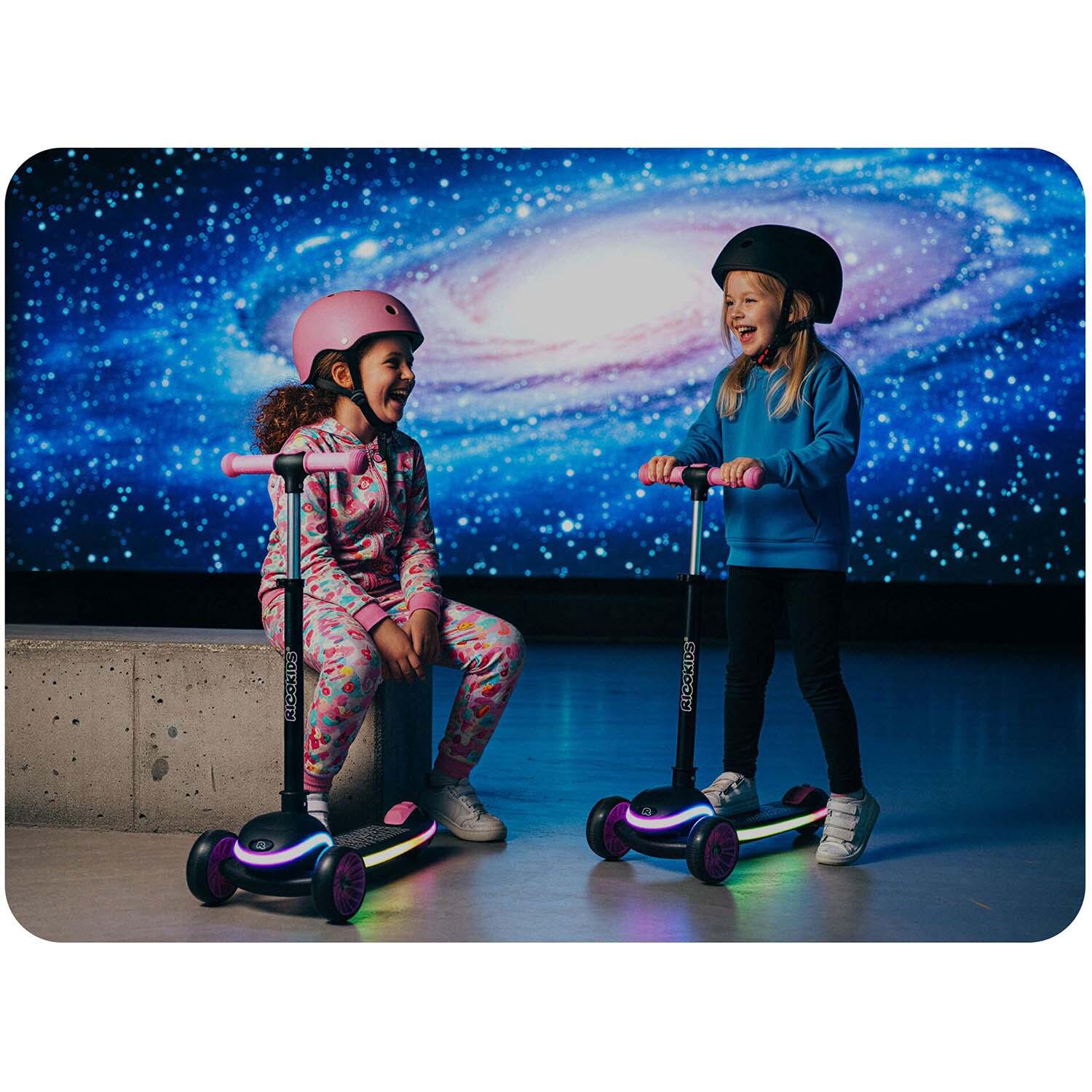 Hulajnoga trójkołowa dla dzieci balansowa LED Ricokids Leddi - czarno-różowa 3/7