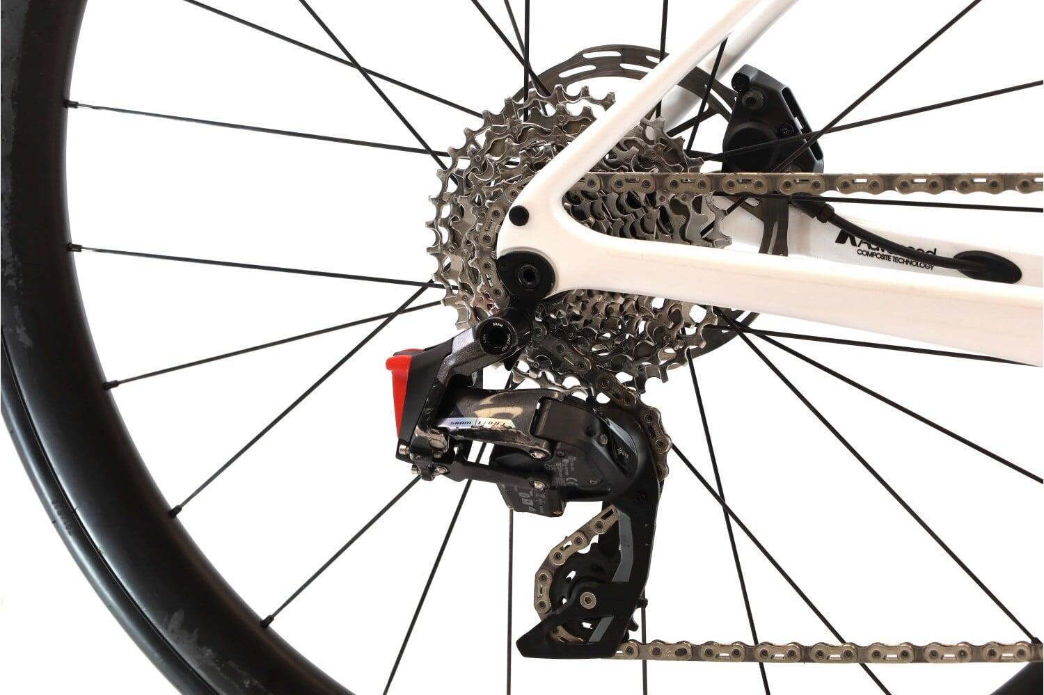 Segunda Vida · Bici estrada ·  Defy Advanced Pro 1 AXS 12V · Bom estado 3/8