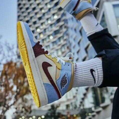 Air Jordan 1 Mid Fearless Maison Château Rouge - Taille : 41 EU 5/6