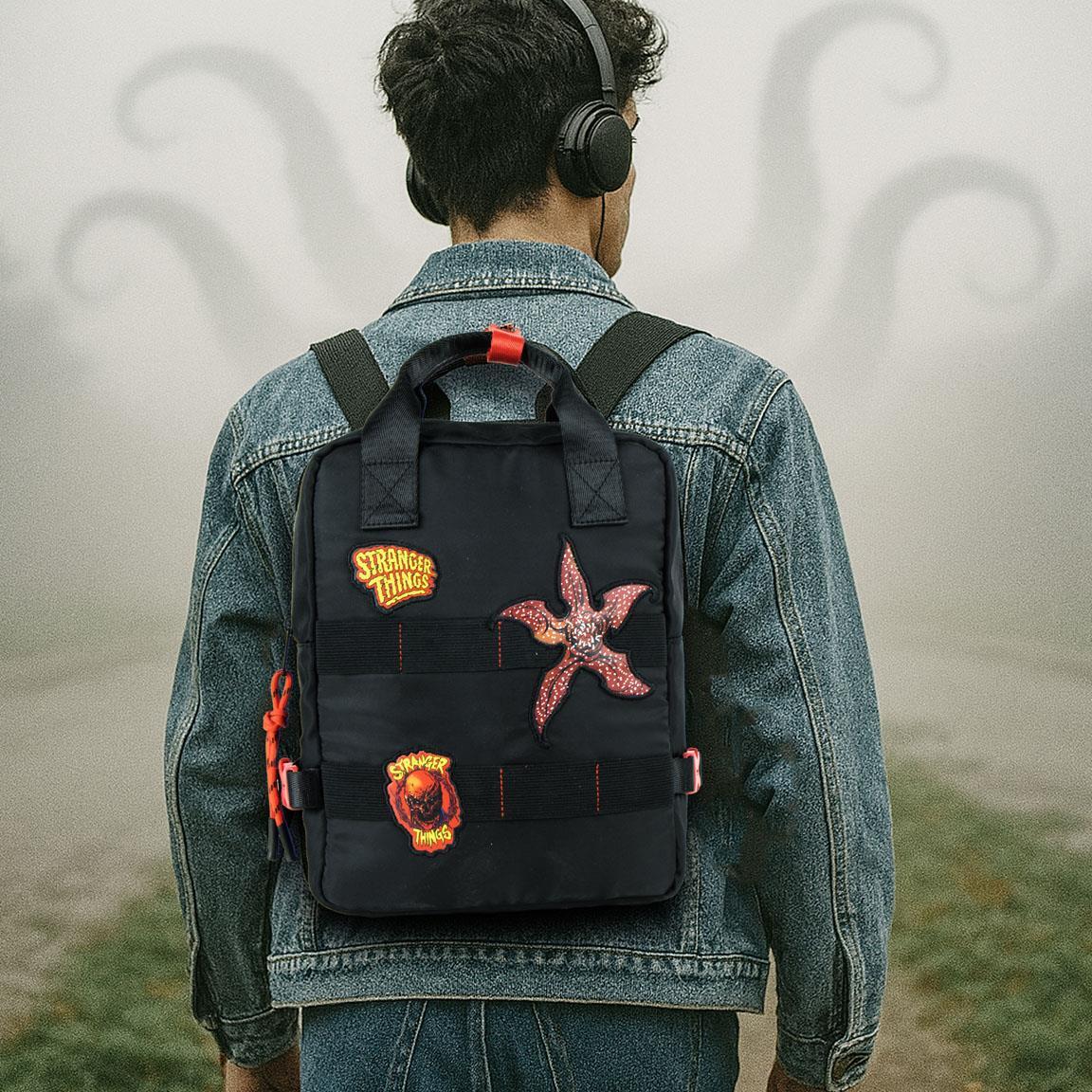 Sac à dos technique décontracté pour adulte Stranger Things en polyester avec 6/7