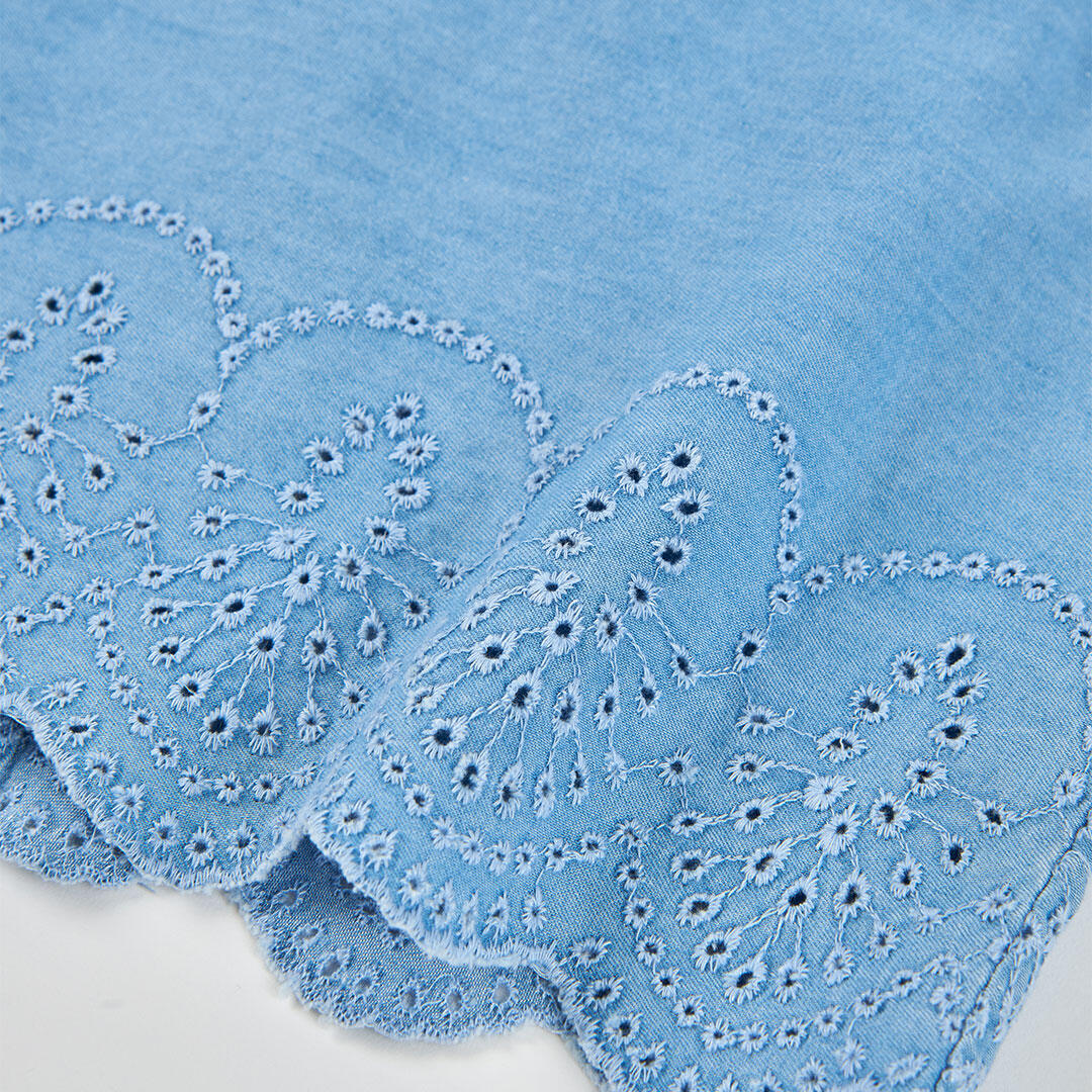 Top vaquero bordado para niña en denim bleach 4/4