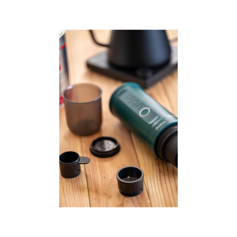 Kit OutIn Nano espressor electric portabil + husă EVA – turcoaz