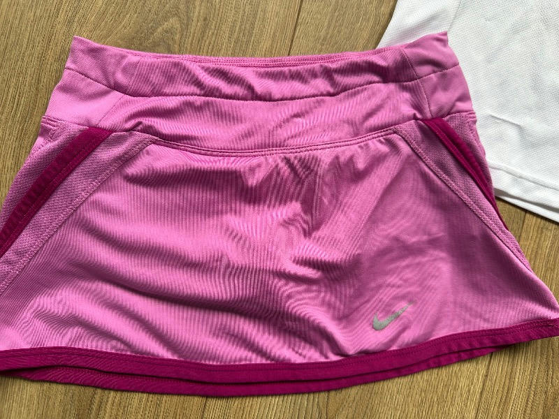 Tussen Particulieren - Tenniskleding voor meisjes van 4-6 jaar: Nike, Adi 4/4