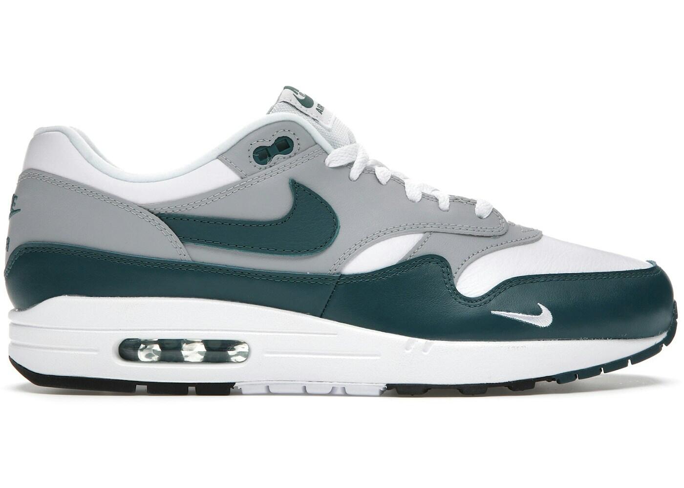 NIKE picture