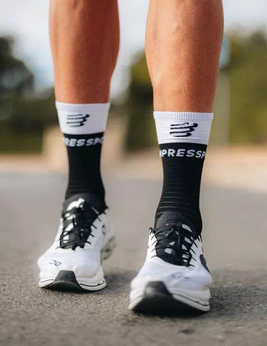Compressport Mid Compression Socks V2.0 Black/White 3/4