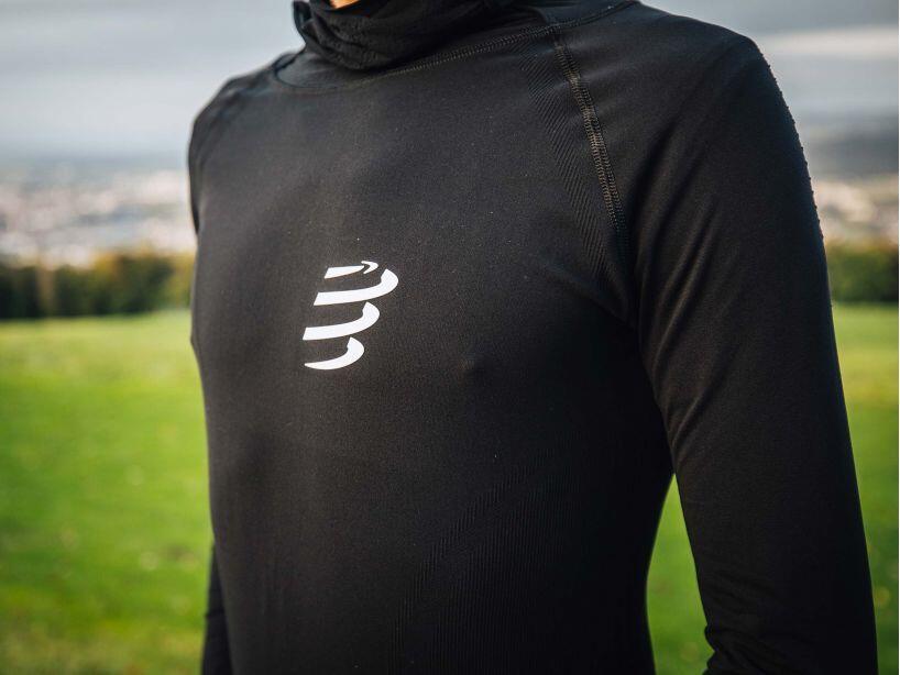 Felpa con cappuccio da corsa ultraleggera Compressport 3D Thermo nera 3/7