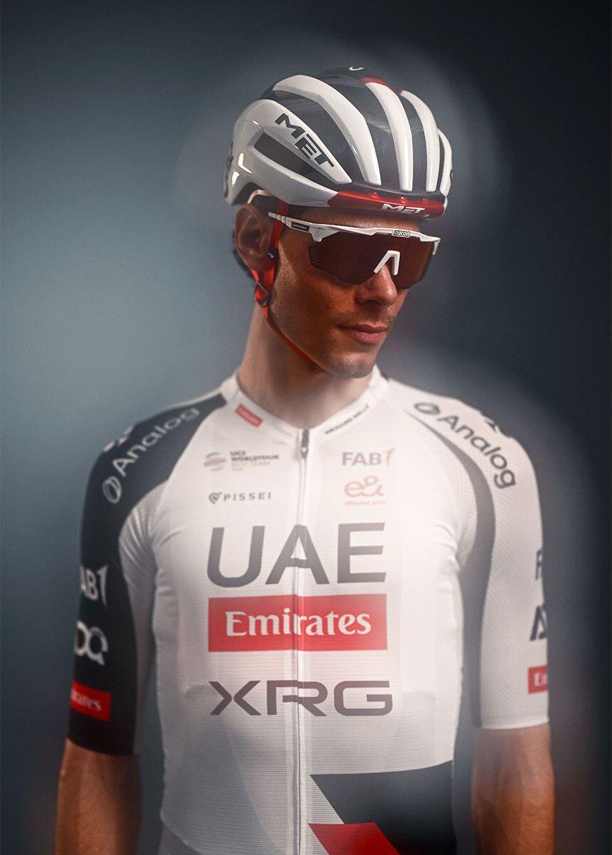 Casque Route MET Trenta 3K Carbon UAE Team Emirates XRG 6/7