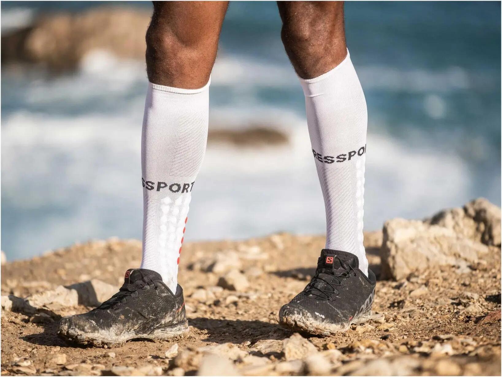 Meias Compressport Meias Completas Branco 2/5