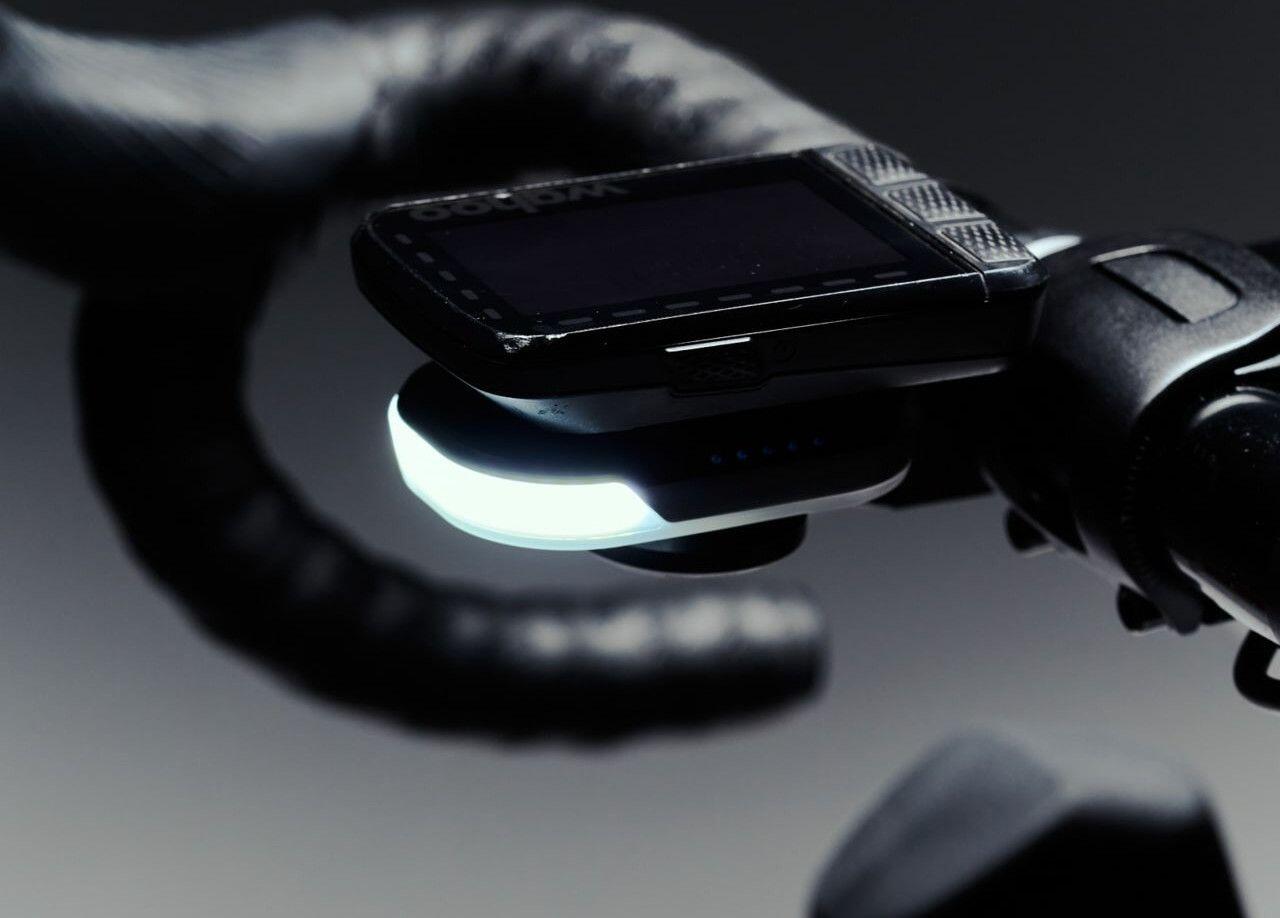 Luz frontal BBB Slice 300 com encaixe para GPS para Garmin e Wahoo 5/7
