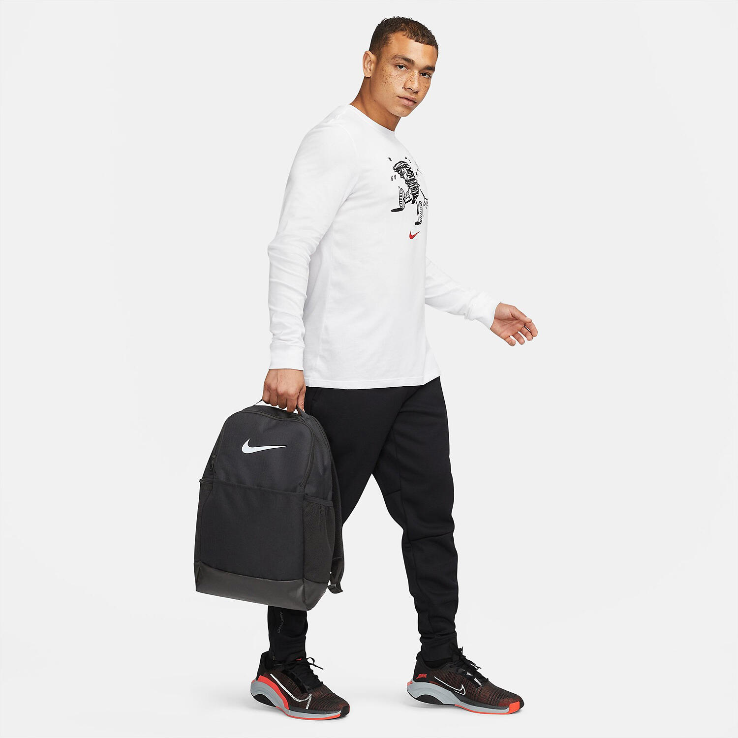 Sac à dos Nike Brasilia 9.5 en Noir/Blanc 5/6