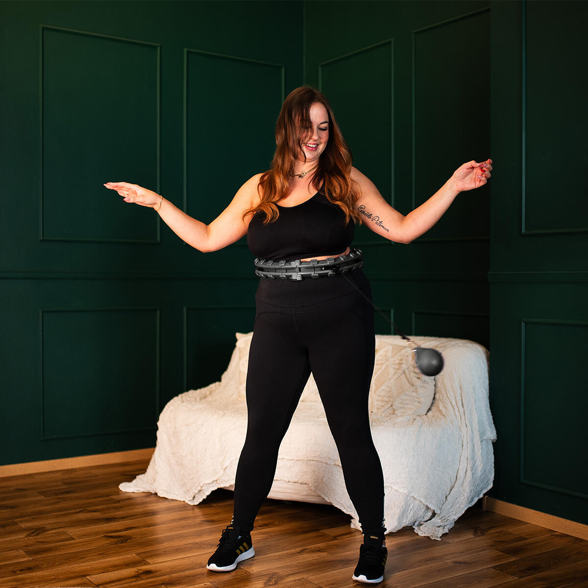 HHW12 PLUS SIZE HULA HOP WITH TABS AND WEIGHTS HMS 6/7