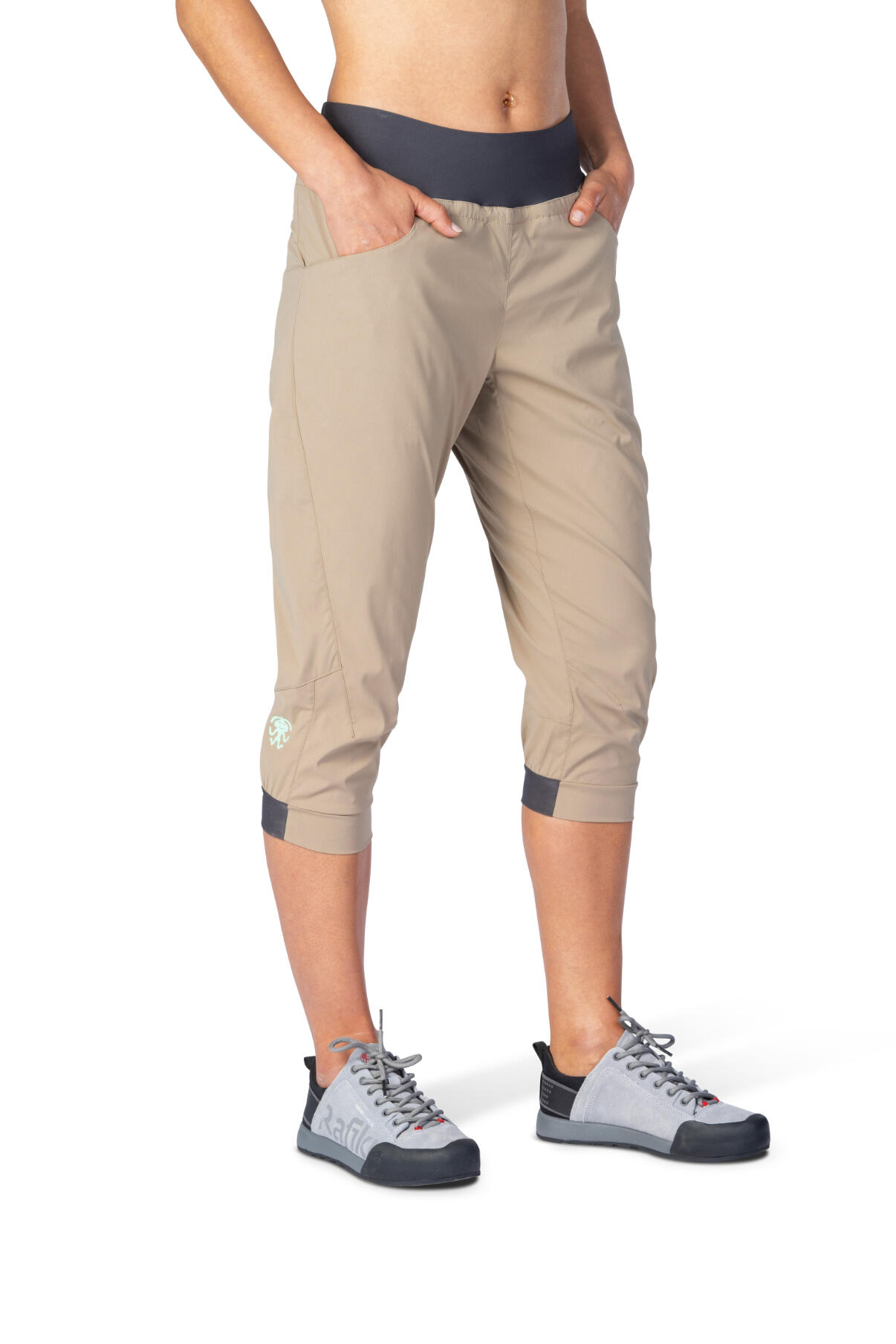 Pantalones de 3/4 para mujer con un diseño trasero en forma de X Rafiki 6/7