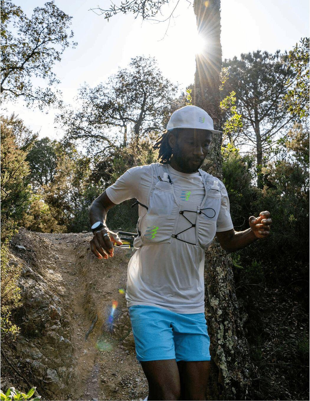 Camisola de manga curta Compressport Trail Racing cinzenta para homem 6/7