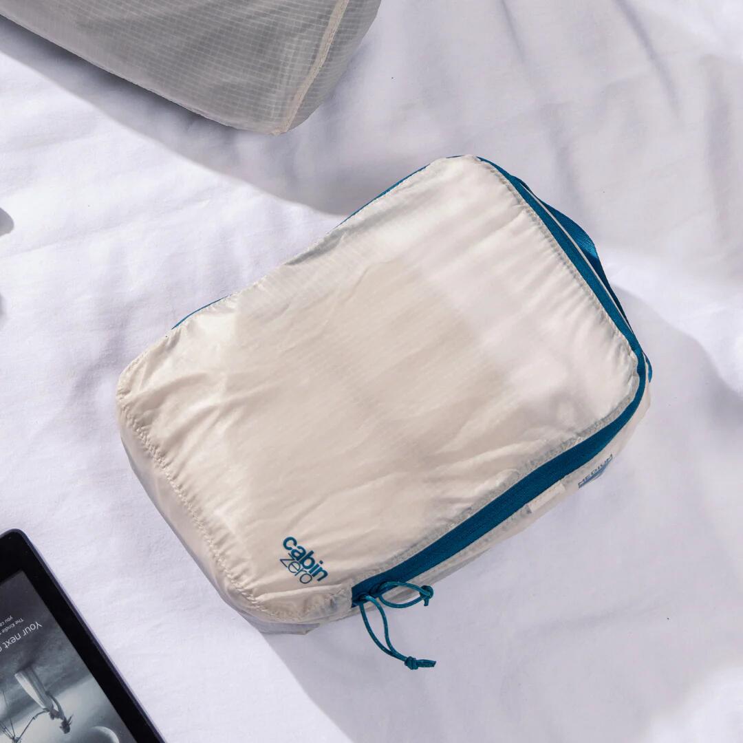 Organizér na oblečení CabinZero Ultralight Packing Cube M 7/7