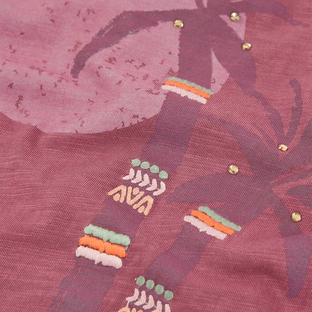 Camiseta Infantil de Algodón con Estampado de Palmeras para Niña, Color Ciruela 3/4