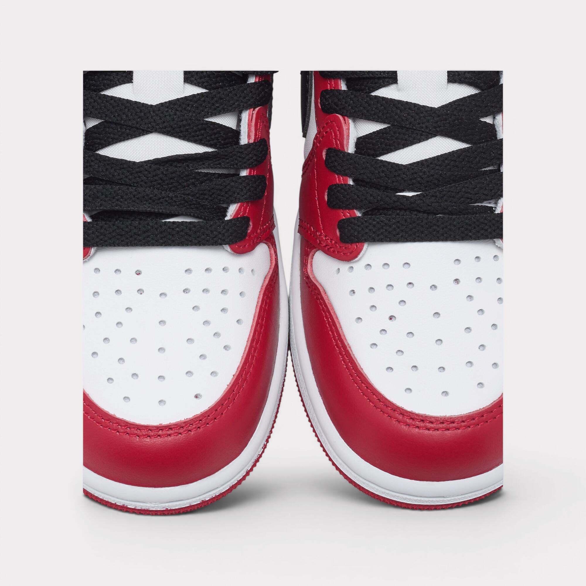 Air Jordan 1 Retro Low OG Chicago (2025) 7/7