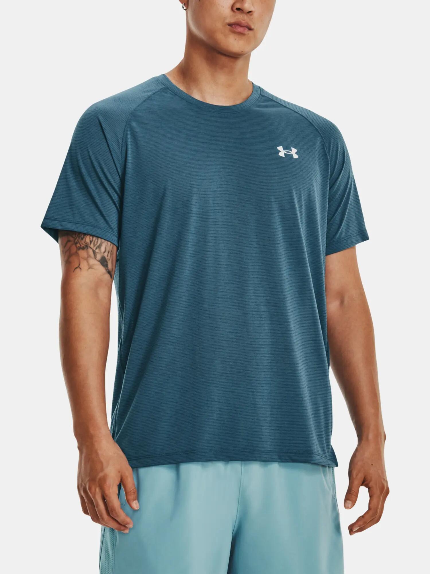 UNDER ARMOUR picture