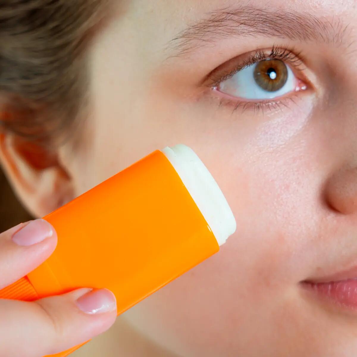 BABARIA  Stick Solar Facial 50 + Bruma Corporal Protector Solar SFP 50 4/7