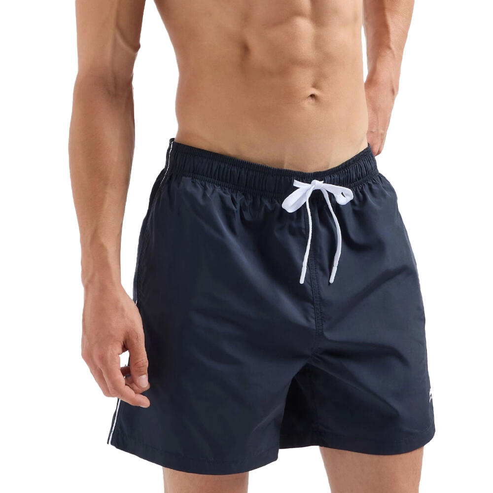 bleu marine.