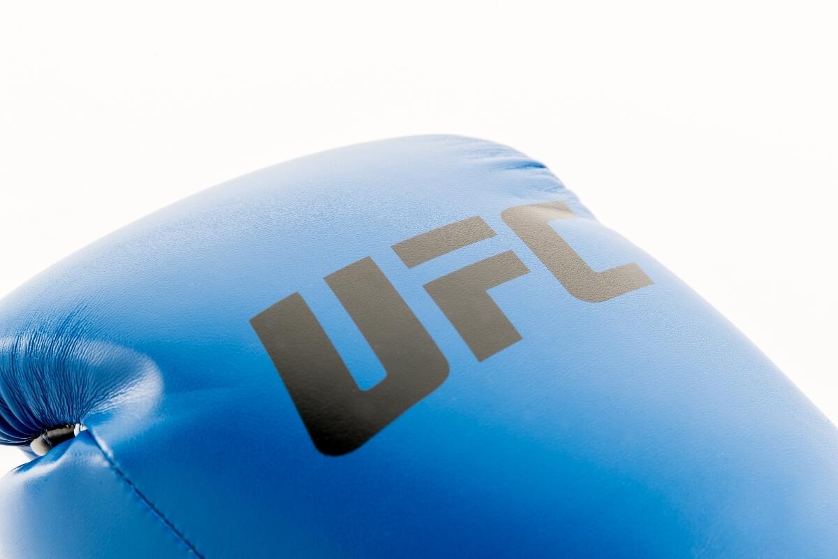 Guanti da Boxe da Allenamento UFC PRO – Blu/Nero – 16OZ 10/15