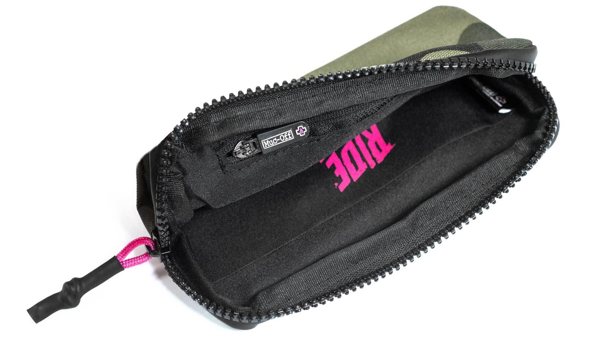 Essential Case Camo 4/6