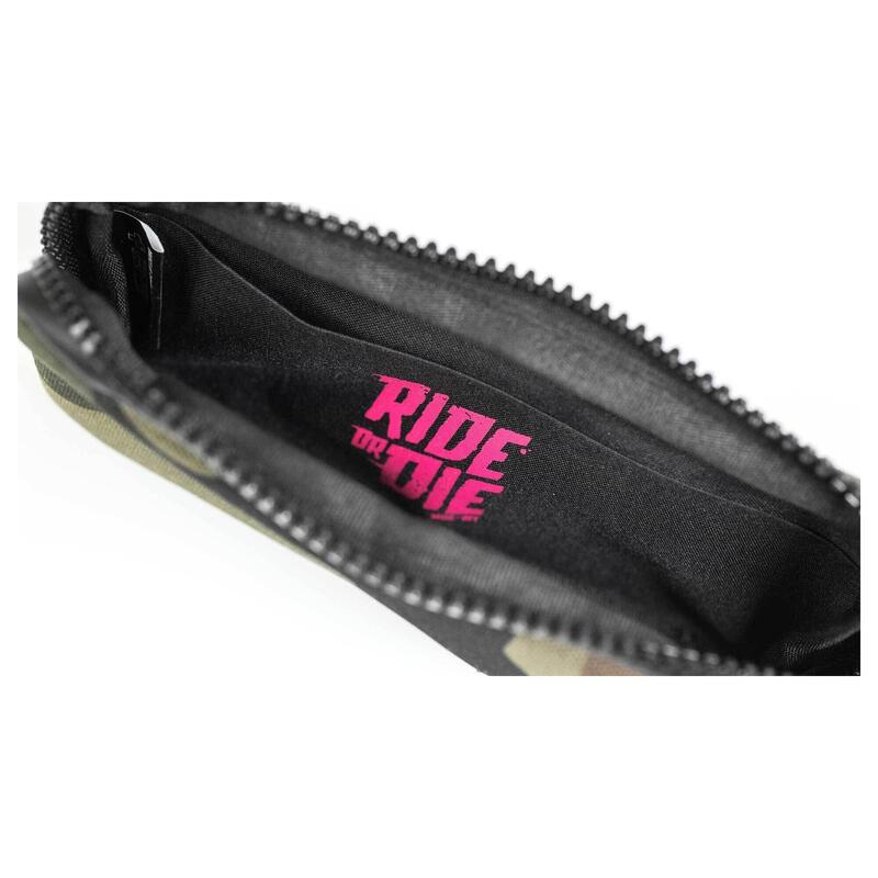 Muc-Off Essentials Case Camo