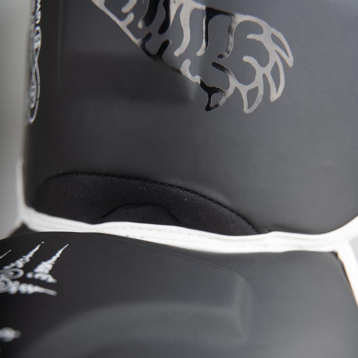8 WEAPONS Shin Guards - Sak Yant Big Tiger black L 8/15