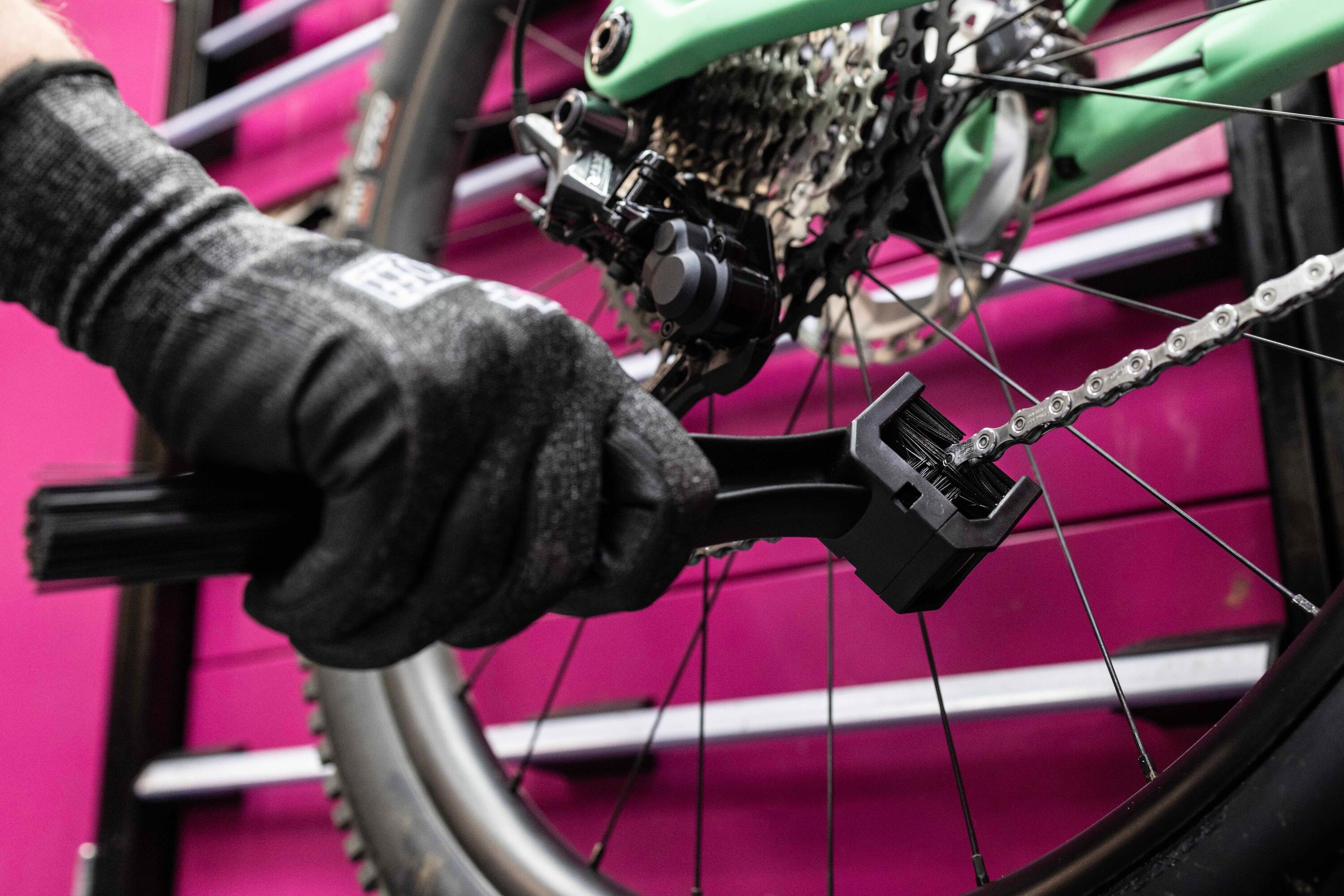 Muc-Off Chain Brush Bicycle Chain Brush 2/3