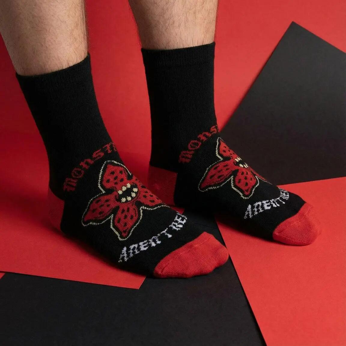 Lot de chaussettes Stranger Things noires et blanches douces pour adultes 6/7