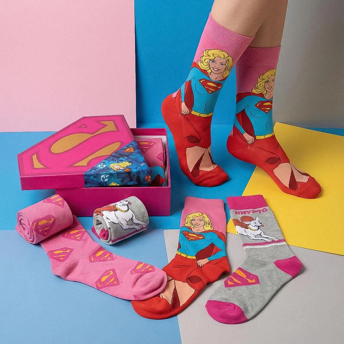 Confezione di calzini da adulto in morbido cotone di Superman (rosa e grigio) 5/7