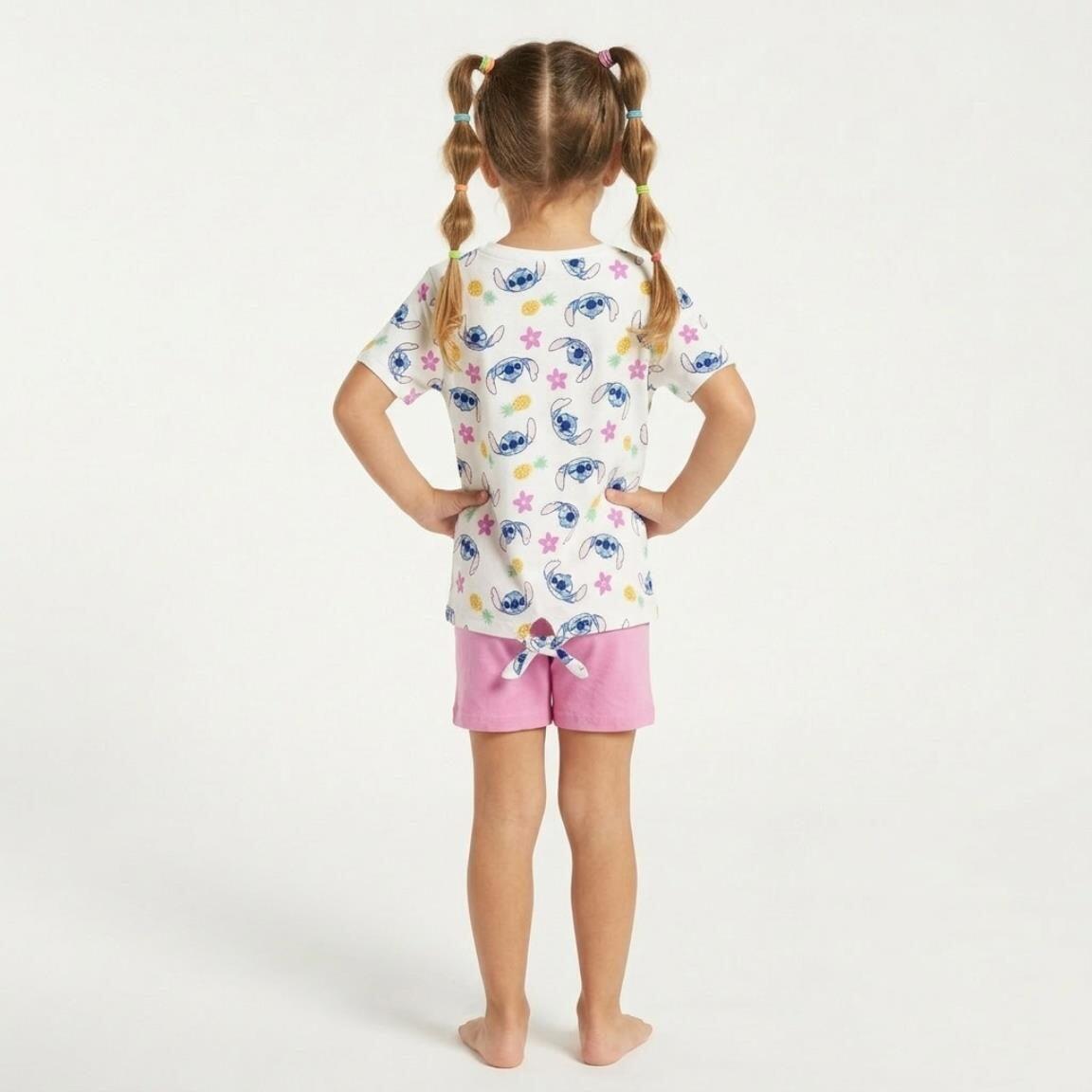 Conjunto infantil Stitch de duas peças em algodão com shorts rosa. 4/5