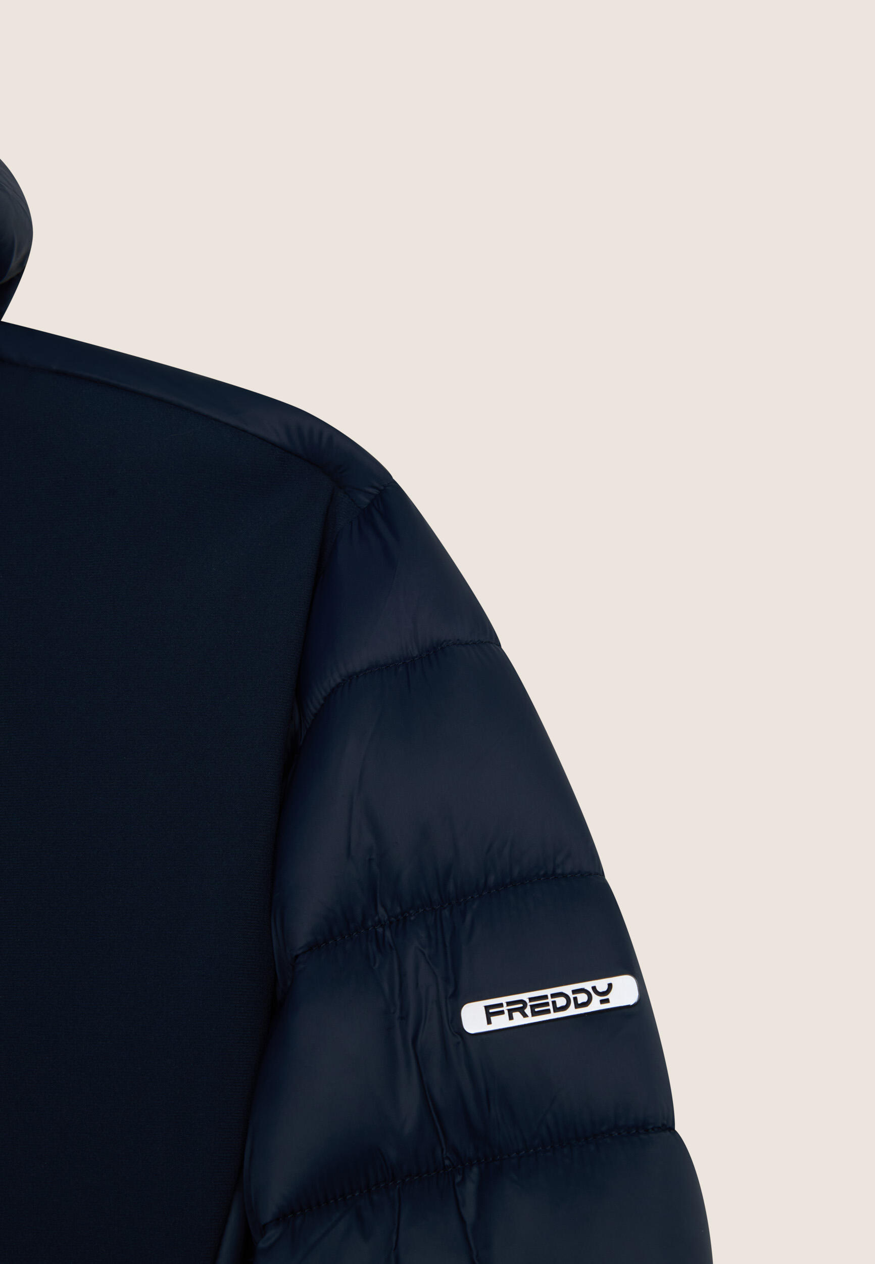 Piumino Trapuntato con Fronte in Softshell, Zip e Cappuccio 3/3