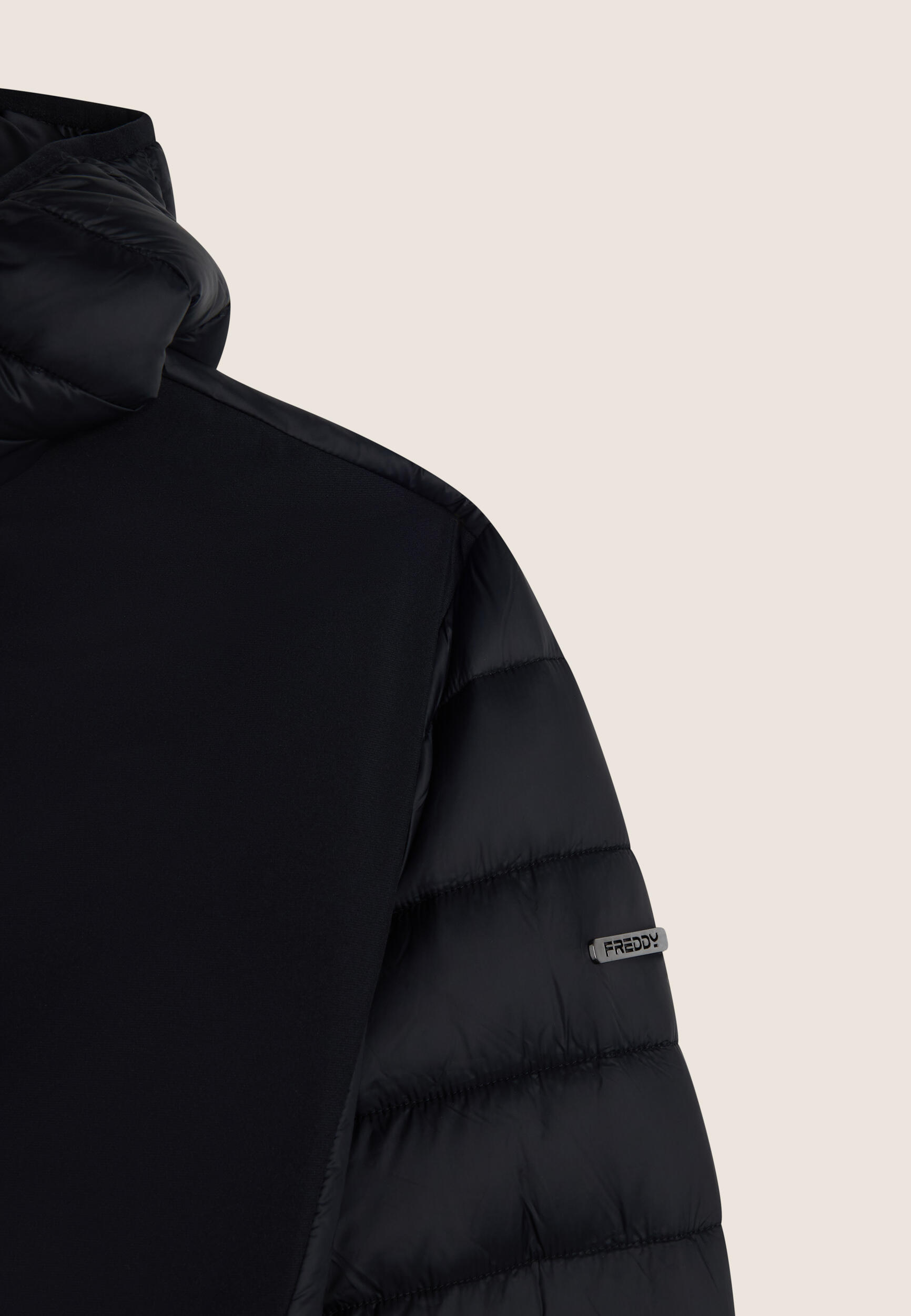 Doudoune matelassée avec devant en softshell, fermeture zippée et capuche 3/3