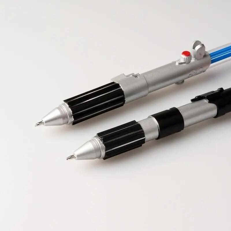 Conjunto de 2 canetas infantis Star Wars em formato de sabre de luz com luzes 3/3