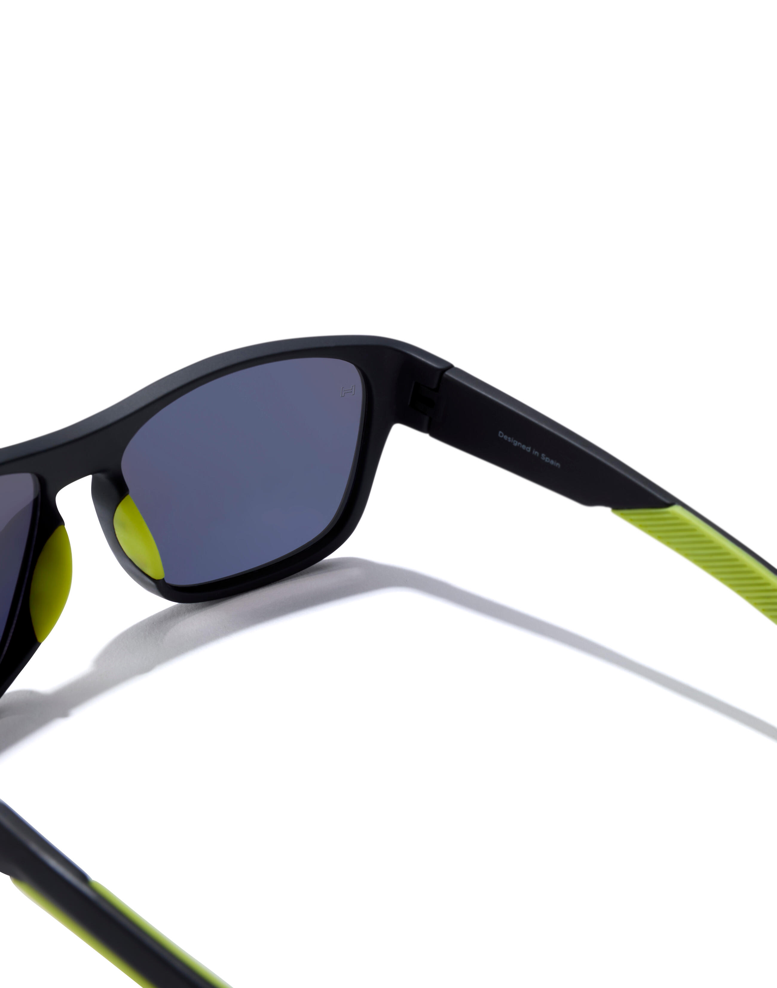 HAWKERS - Lunettes de soleil pour hommes et femmes GRIP - POLARIZED BLACK ACID 5/6