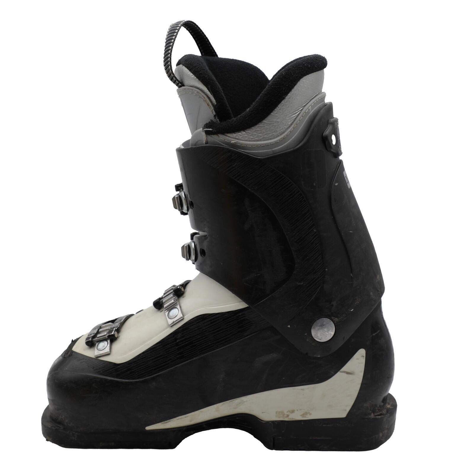chaussures ski salomon mission 550 Black - de d'occasion The Divine Cruise from Salomon is a soft and cushy boot for the mellow intermediate skier A good fit for someone who has a wider forefoot and needs some room in the cuff The four micro adjustable aluminum buckles and tool free catches on the upper buckles help you get the fit dialed in so you can spend more time on the slopes The Divine Cruise has the XFITFusion Advanced liner that can be heat molded to accelerate the breaking in process and adds that warm and fuzzy feeling for extra warmth A 35mm strap helps keep you leg supported and improves the rebound of the boot The Mission Cruise is a perfect boot for the mellow intermediate skier that has a wider forefoot and shaft of the legSalomon Mission Cruise Ski Boots Mens Specs Flex 75 Buckle 4 XFITFusion Liner Tool Free Catch Adjustment Great Fit for a Wide Forefoot and Wide Shaft of the Leg Mission 550 Salomon Mission Ski