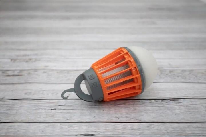 Lampa kempingowa akumulatorowa Vango Midge 180 2/4