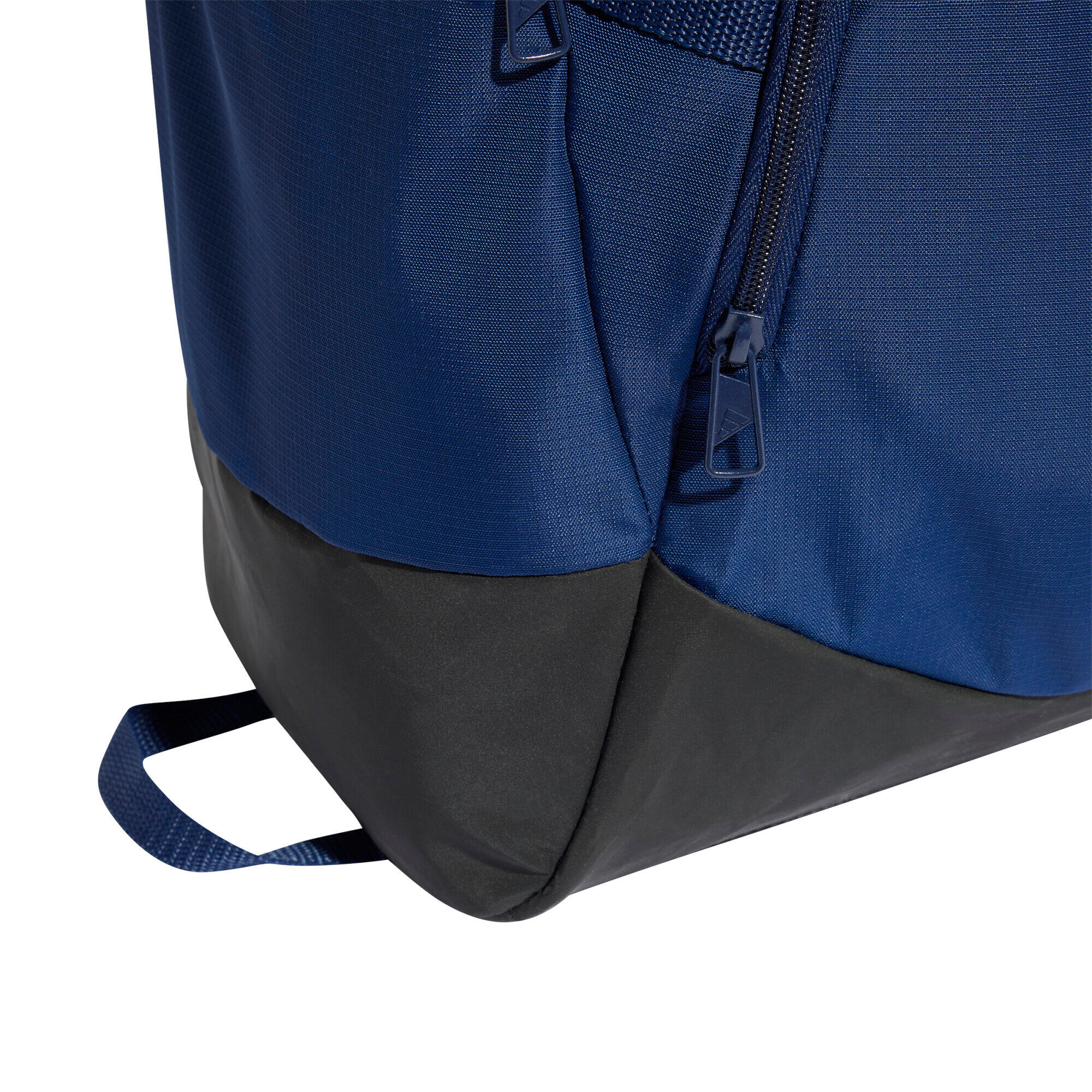 SAC DE SPORT TRAINING DEFENDER AU FORMAT MOYEN 12/12
