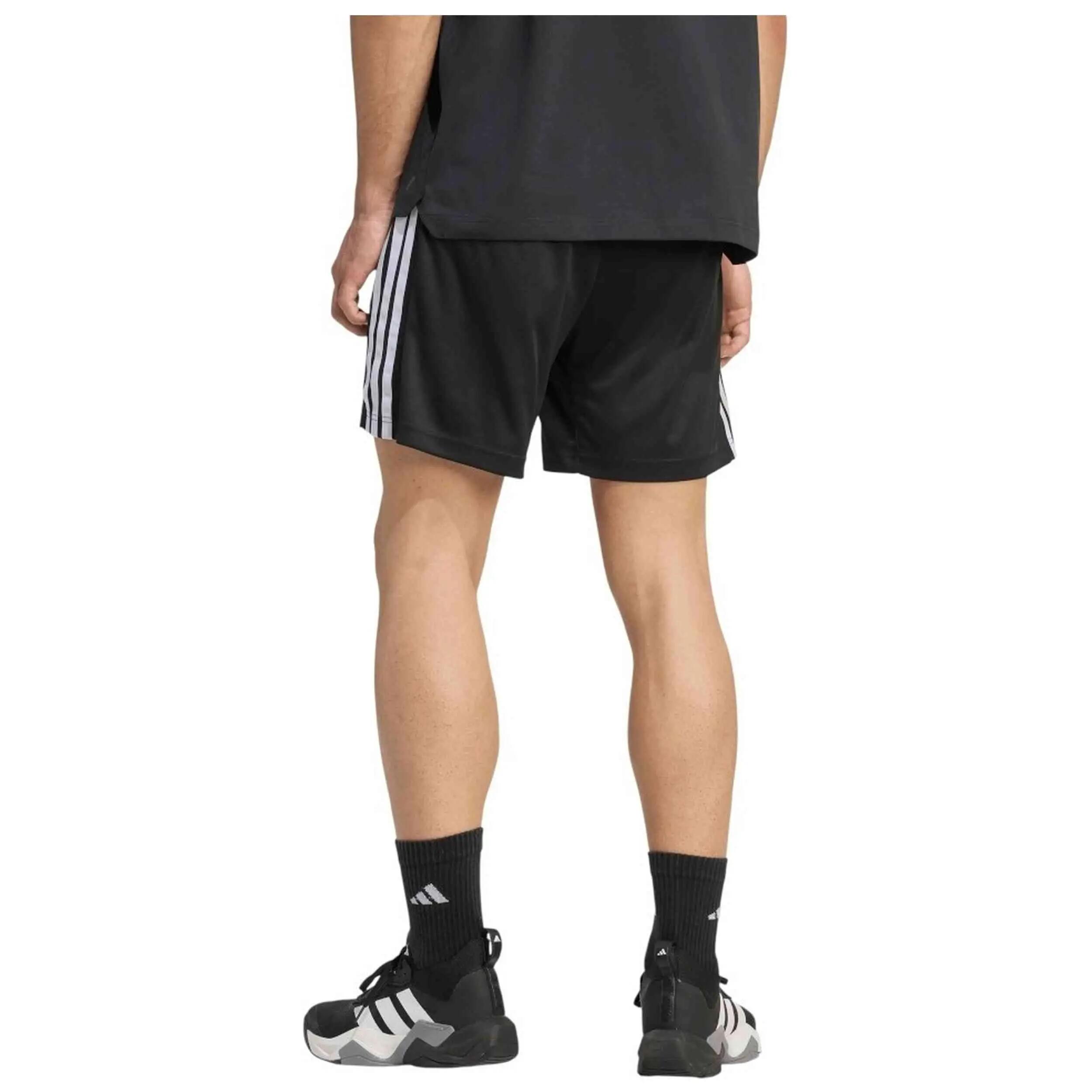 Calções Adidas modelo KA3461 para homem 4/11