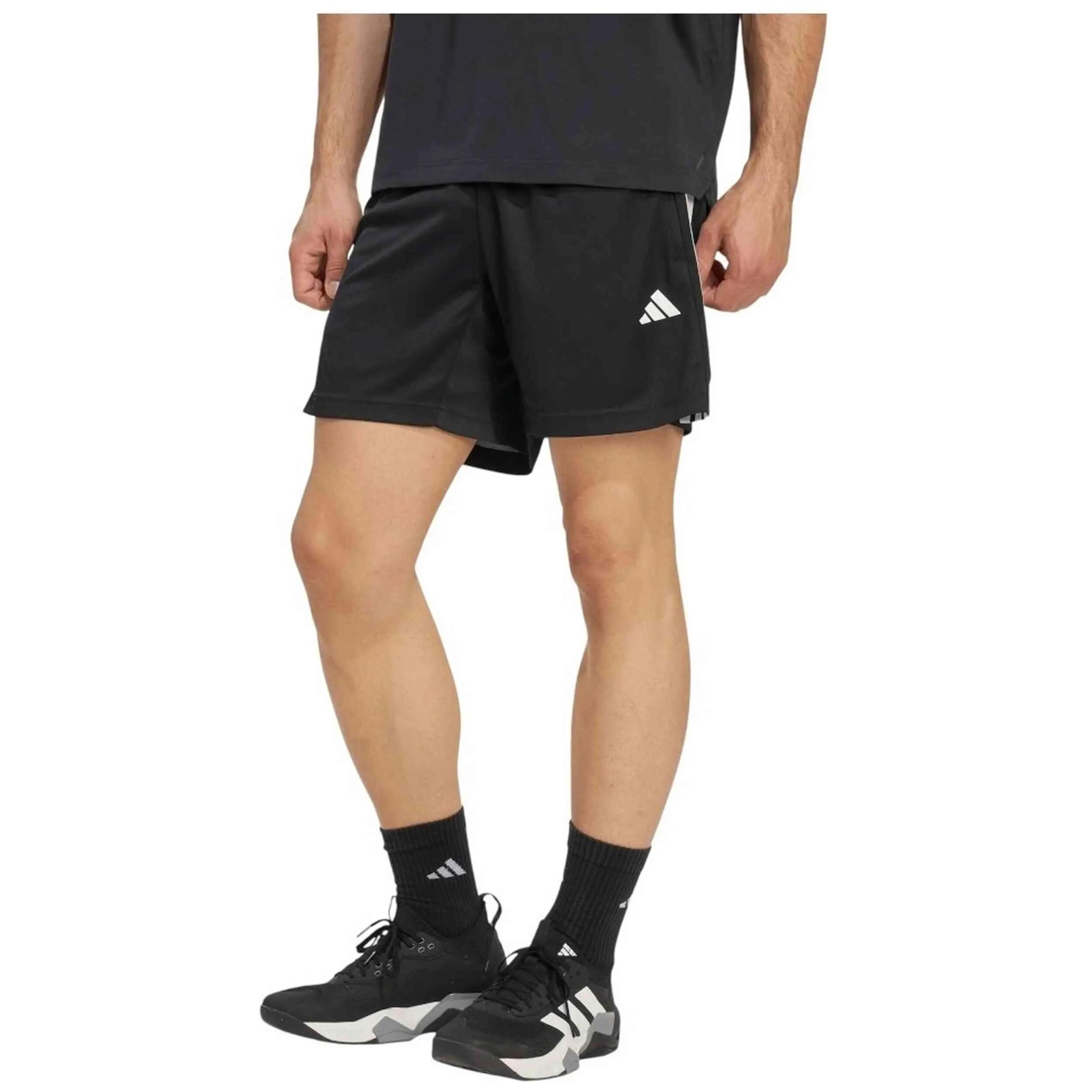 Calções Adidas modelo KA3461 para homem 2/11