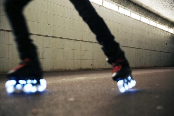 Kółka świecące do rolek Rollerblade Moonbeams Led WH 80mm/82A 4 Szt.. 3/5