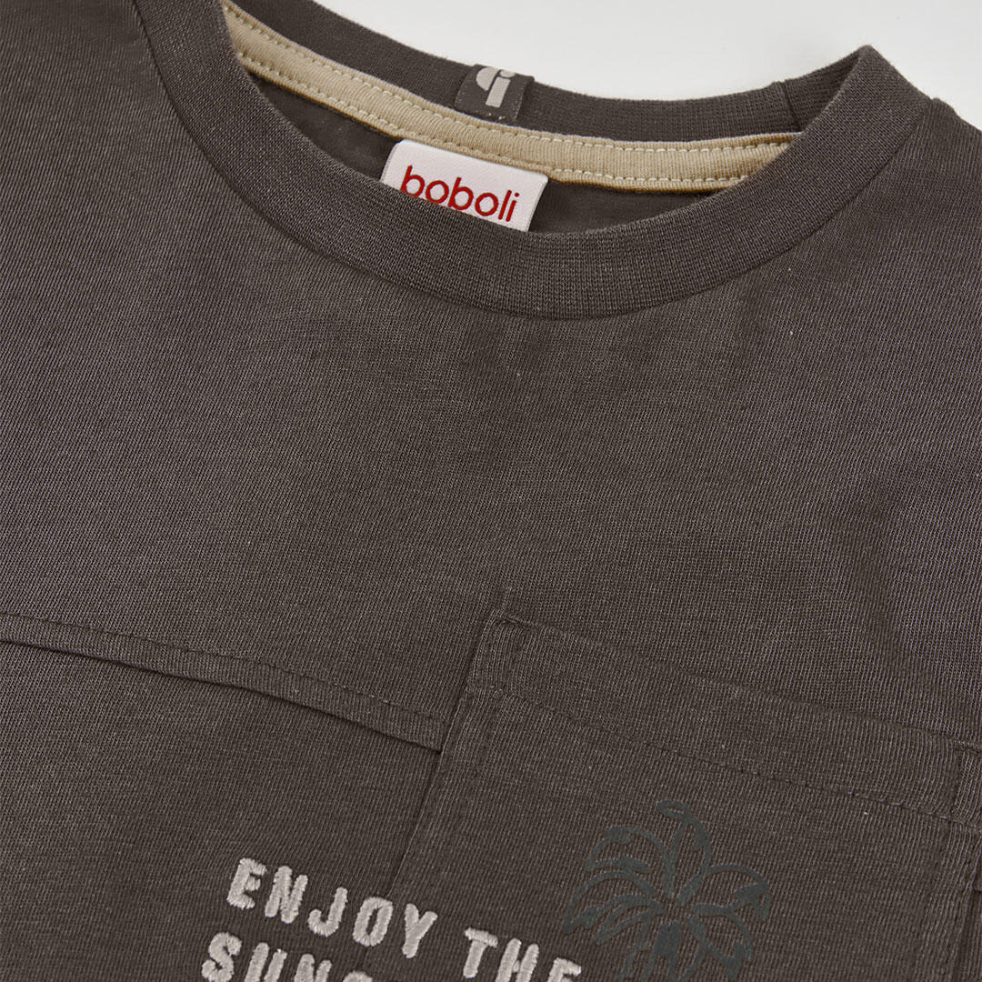 Camiseta de Punto para Niño Marrón con Bolsillo Estampado 3/4
