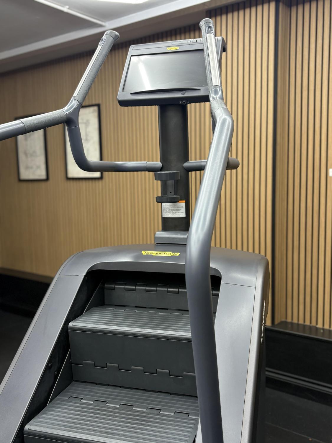 Technogym Excite (DEE83U) CLIMB EXCITE 1000 P Unity 3 Cosmo 4/7
