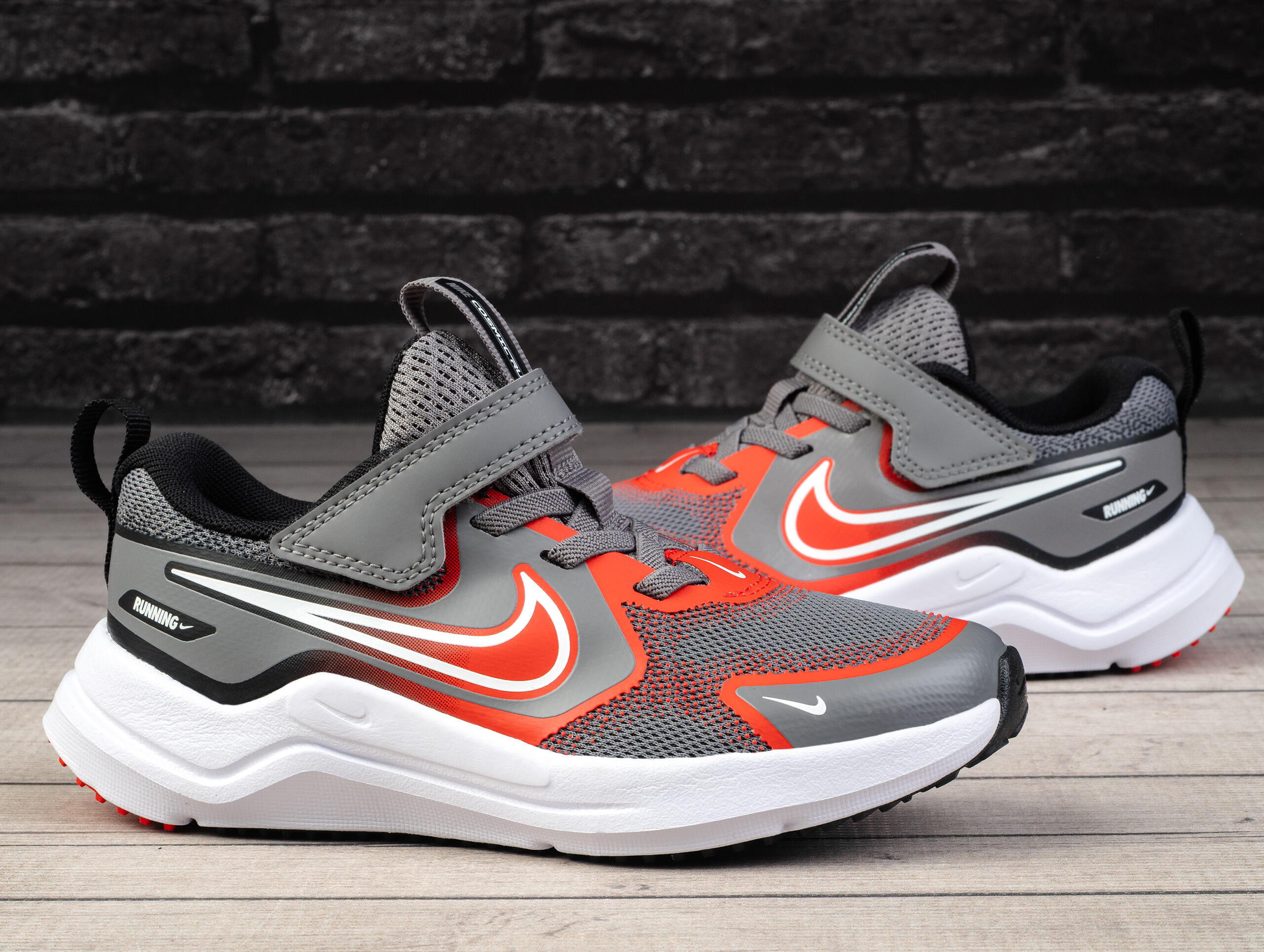 Buty dziecięce sportowe na rzep Nike COSMIC RUNNER 2/6