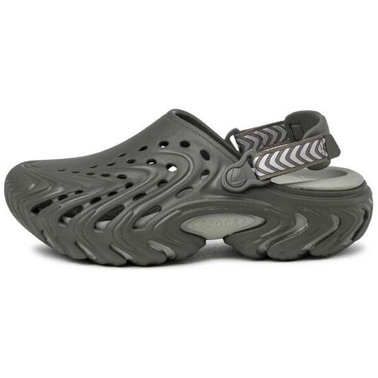 Sandalias Crocs modelo ECHO II CHROME CLOG U para hombre