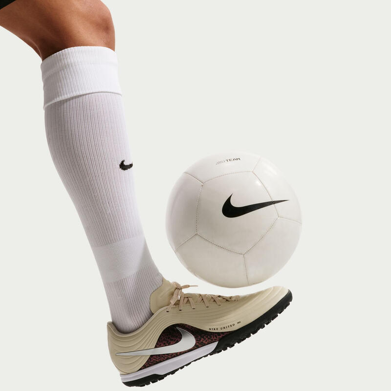 Ghete fotbal Nike Tiempo Maestro Academy TF NU3