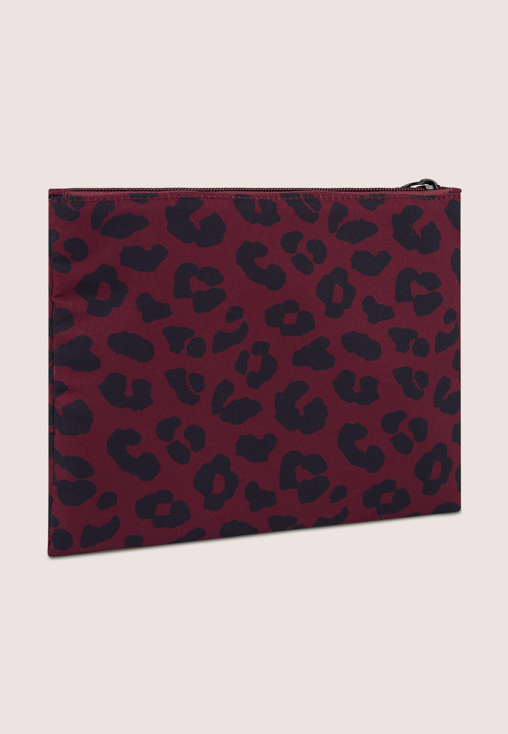 Bustina leopardata in poliestere con zip e logo applicato 3/3