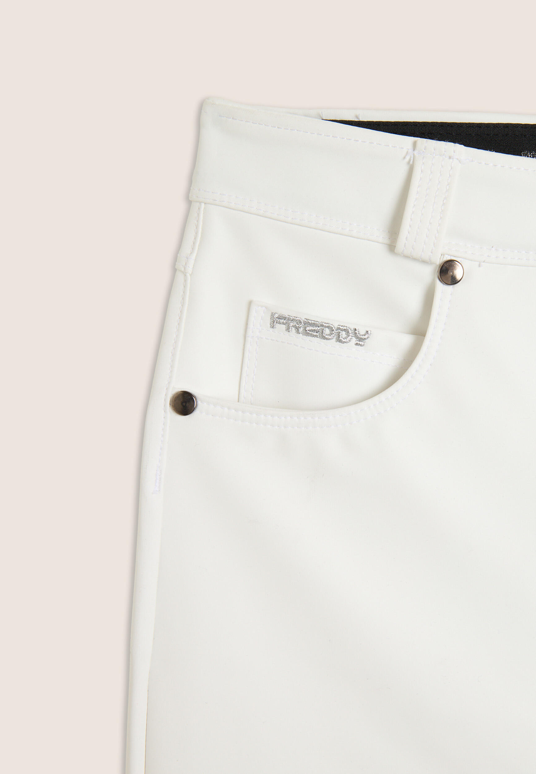 Pantaloni skinny in similpelle con logo ricamato 3/3