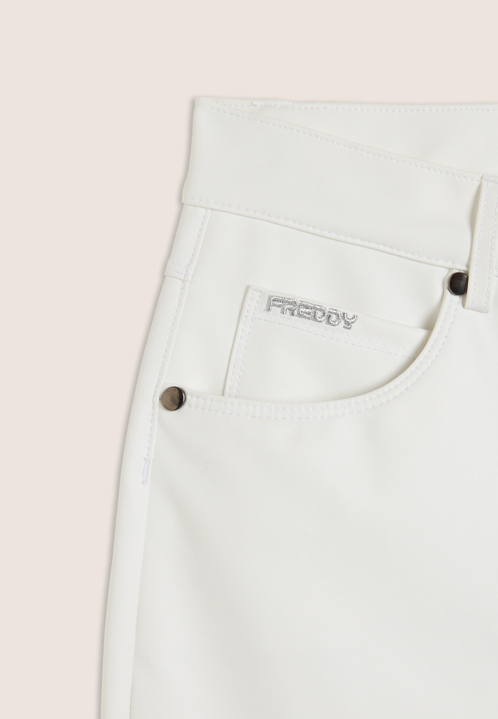Pantaloni flare in similpelle con vita regular 3/3
